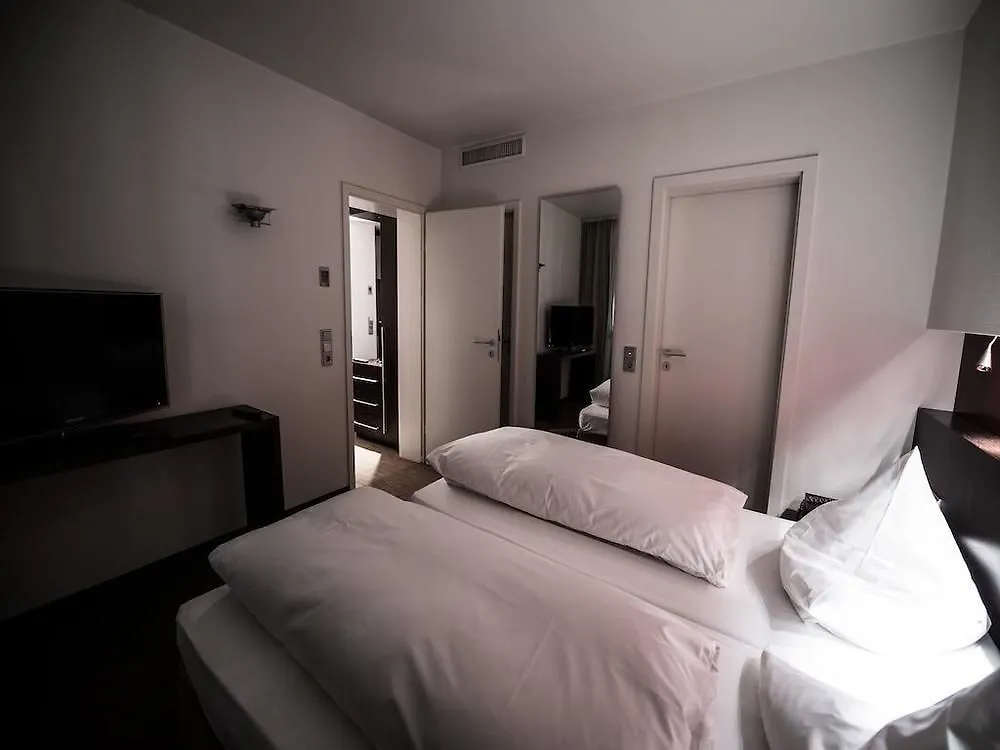 Hotel Am Augustinerplatz Cologne 4*,